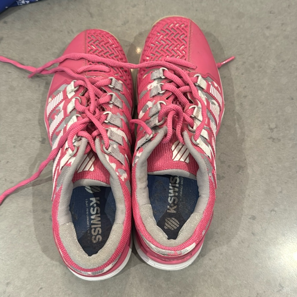 K wise attletic running shoes